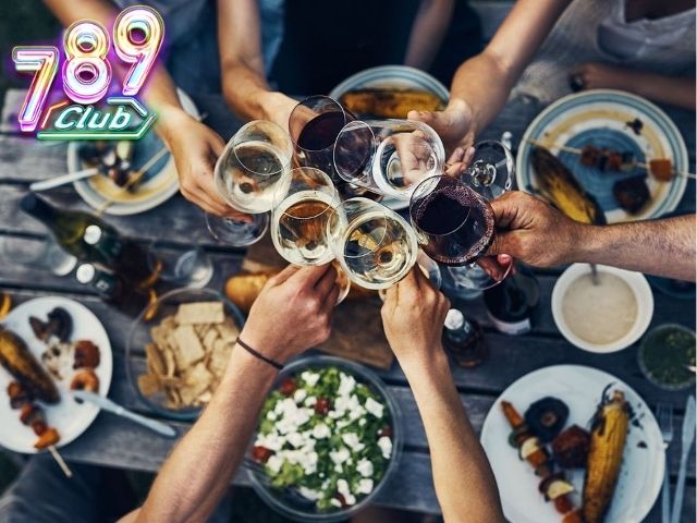 Giải mã giấc mơ ăn uống cùng bạn bè